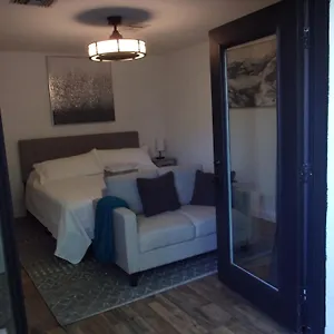  Holiday home Updated Dwntwn 2bd Twnhse W/hot Tub& Private Patio