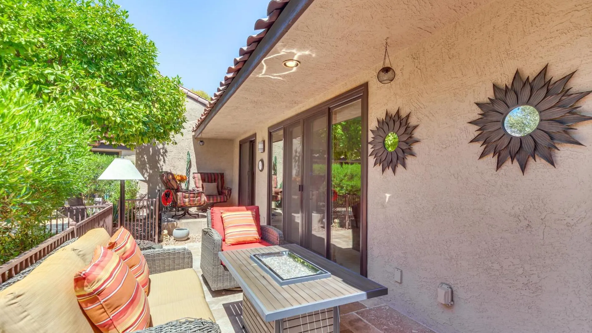 Palm Springs Gem Walk To Town, Private And Stylish Villa