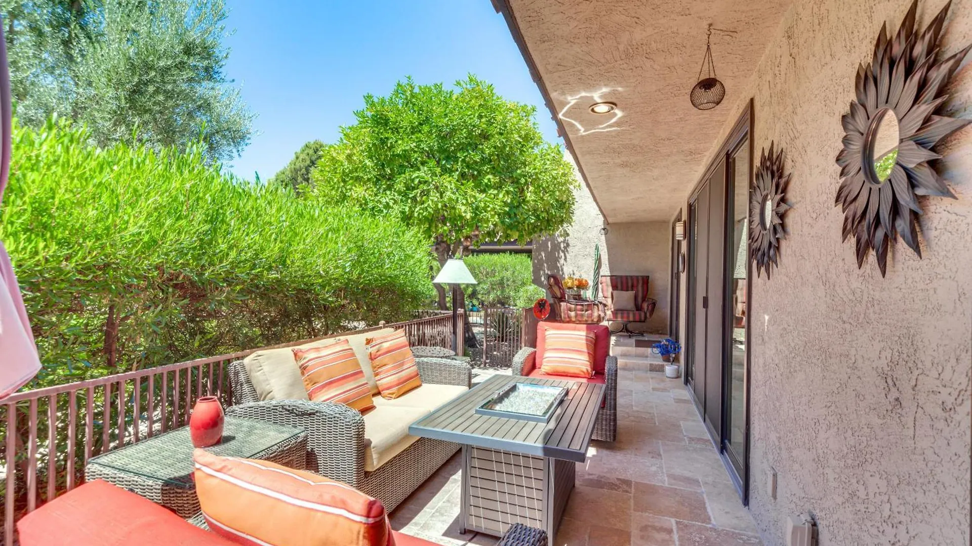 Palm Springs Gem Walk To Town, Private And Stylish Villa